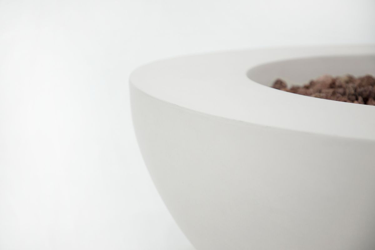 Hladený povrch ohniska LUNAR BOWL Cream White zblízka