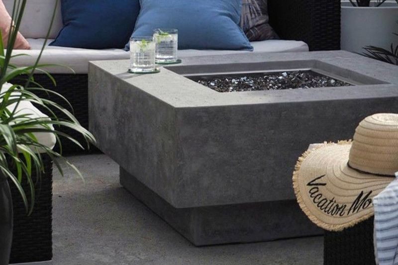 Detail povrchu stola MANHATTAN s odtlačkom travertínu